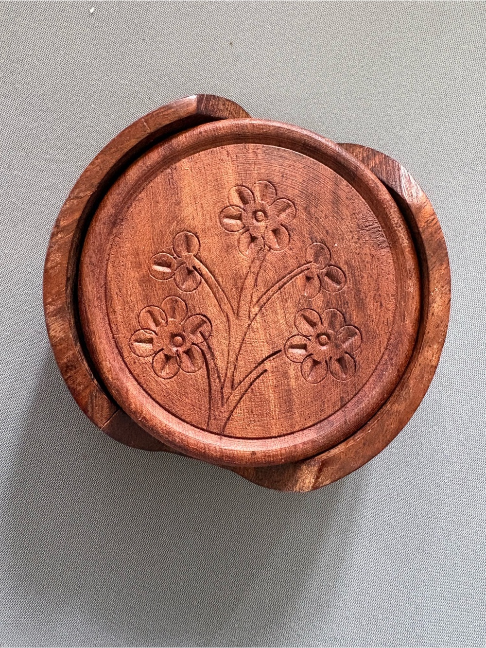 VTG Handcrafted Wooden Coasters in a Floral Motif with a Brass Inlaid Wood Case